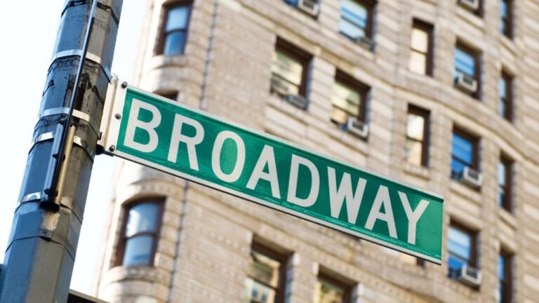 How to Experience the Best of Broadway in New York?