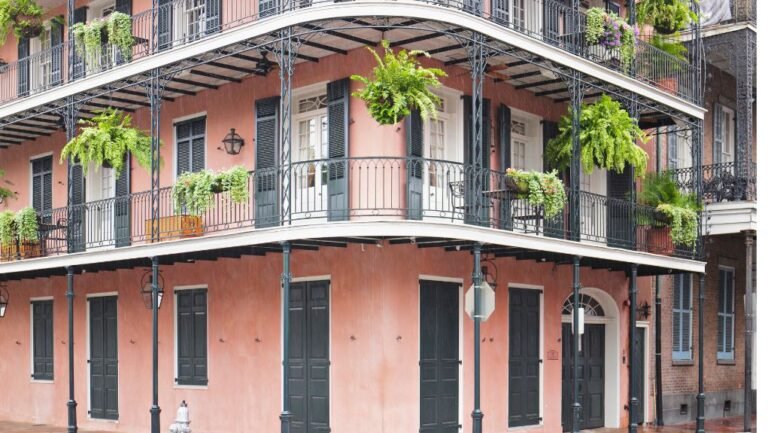 How to Experience the Magic of New Orleans’ French Quarter?