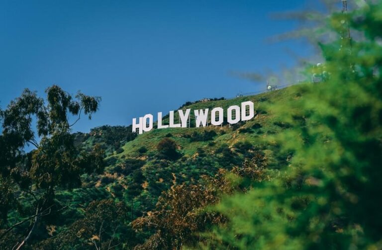 How to Explore the Iconic Hollywood Sign in Los Angeles?